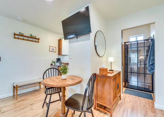 Tranquil Wine Country Getaway W/ Hillside Views Elgin