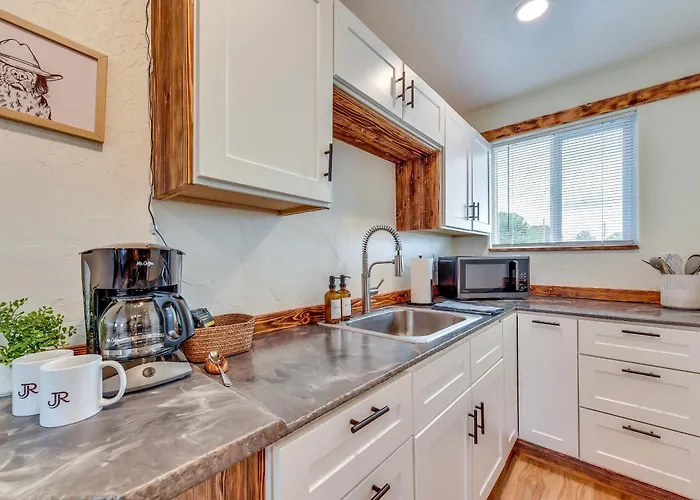 Tranquil Wine Country Getaway W/ Hillside Views *